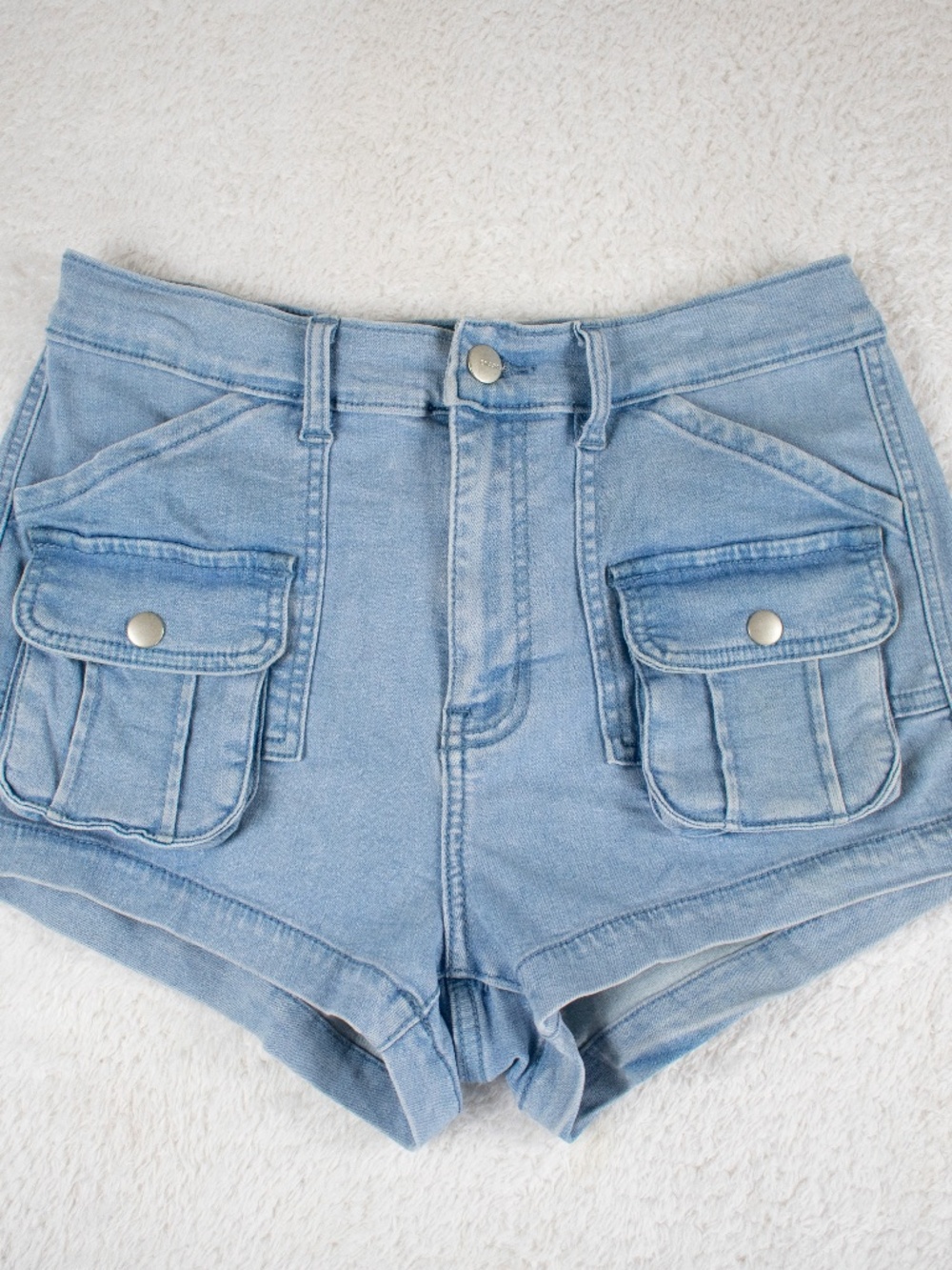Encore Jeans light-wash micro denim cargo shorts Front Pocket Women’s Size M
